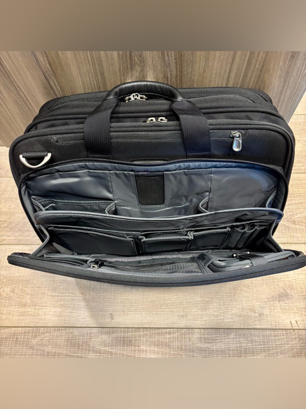 Briggs & Riley Large Travel Brief - Picture 8 of 13
